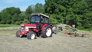 Case IH 644 beim Schwaden mit Claas Liner 2800