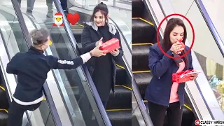 GIVING 🎄CHRISTMAS 🎅GIFT ON ESCALATOR || CLASSY HARSH