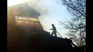 Хмельницькі рятувальники ліквідували пожежу на території дачного масиву