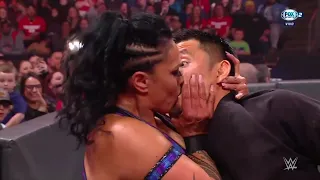 Tamina le da un beso a Akira Tozawa - WWE Raw 28/02/2022 (En Español)
