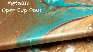 Open cup acrylic pour Just Metallics