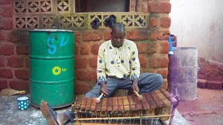 "sinté konofé"   de baba coulibaly  ( balafon )