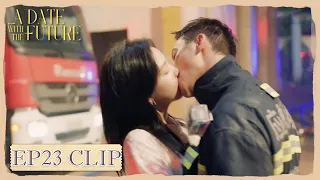 EP23 Clip | Fire scene! Shichuan kissed her affectionately! | A Date With The Future | 照亮你 | ENG SUB