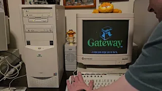 Nostalgia Mall Christmas 2023: Gateway Select Overview