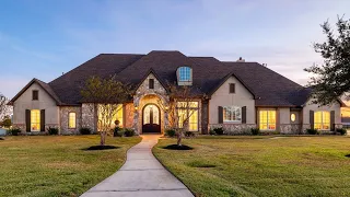 Gorgeous custom one-story home on the lake in Dickinson, TX - 6802 N Oak Dr