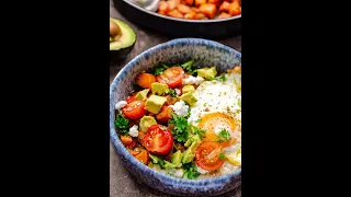 Mediterranean-style Savory Oatmeal Bowls! #shorts #oatmeal #breakfastbowl #savoryoatmeal #easymeals