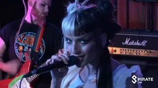 Hands Off Gretel - She Thinks She's Punk Rock (Pirate Live London)