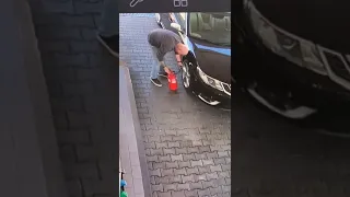 "Saab 9-3 Owner Uses Fire Extinguisher Instead of Air Pump at Gas Station! 😱