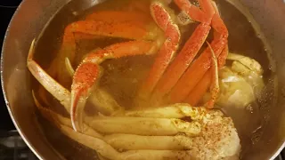 EASY TO MAKE SNOW CRAB LEGS