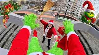 GRINCH ESCAPING CRAZY MOM | CHRISTMAS (Parkour Pov Chase for Christmas)