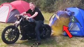 BUTTA LA TERRA NELLA TENDA DELL’AMICO CON LA MOTO PER SVEGLIARLO 😂- Spavald Late MOTORShow