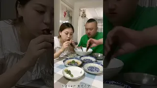 Can't stop laugh because of this husband and wife funny eating challenge