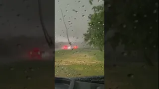 Couple withstands terrifying tornado from inside their car in Columbia, Tennessee