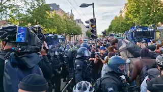 Ausschreitungen zur Demo von " Tag X " in Leipzig am Alexis Schumann Platz. Erste Eindrücke.