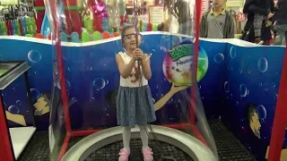 Lina Dev Köpük Balonun İçine Hapsoldu | Eğlenceli Çocuk Videosu