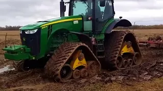 ANNO 2017 JOHN DEERE 8230 TR3636 NOVGOROD