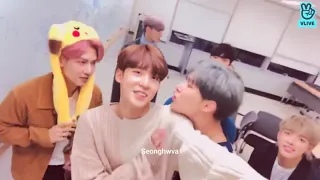 Ateez Mingi kissing Yunho unexpectedly