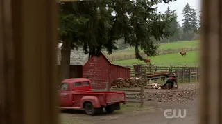 Smallville Clark (Tom Welling) returns as Clark Kent on Kent Farm - Crisis On Infinite Earths (HD)