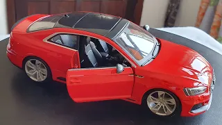 Audi Rs-5-Coupe vermelho-em miniatura escala 1/24 Burago