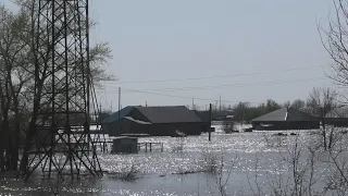 Паводки в Уральске. Топит 1, 2 и 3 дачные, люди пытаются отстоять свои дома 19 апреля 2024г.