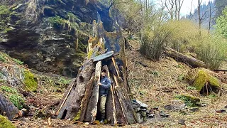 Solo camping in the rain, Building a Survival Shelter in the root of old tree