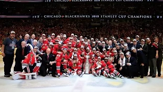 Blackhawks take team picture with Stanley Cup