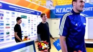 "Зенит-Казань" поздравил волейболисток "Динамо" с Международным женским днем!