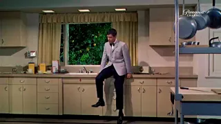 Jerry Lewis - Cendrillon Aux Grands Pieds (Cinderfella)