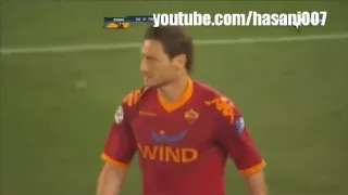 Totti Kicks Balotelli !!