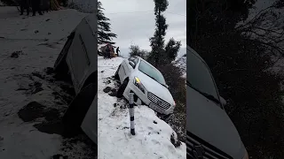 Accident in Snowfall | Dhanaulti Snowfall #shorts #viral #shortsvideo