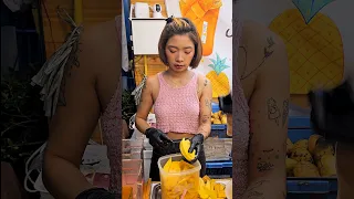 The Most Popular Mango Smoothie in Jodd Fairs Night Market, Bangkok