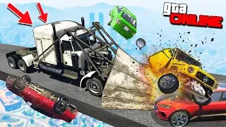 САМАЯ ОПАСНАЯ ГОНКА СТЕНКА НА СТЕНКУ! 100 ГРУЗОВИКОВ VS 100 ПЛОСКИХ МАШИН В GTA 5 ONLINE