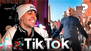 ROBLEIS VIENDO TIKTOKS 3