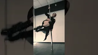 Silk Elijah Blond poledance