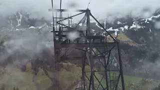 Mitfahrt mit der Mürrenbahn Gondelbahn/Seilbahn von Lauterbrunnen nach Grütschalp/Regenwetter