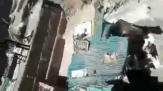 السلطات تفرغ بالقوة اسرا من منزل بحي الحارة بمراكش+فيديو