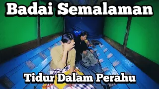 Camping Hujan Deras dan Tidur Dalam Perahu Dihantam Badai di Tengah Danau