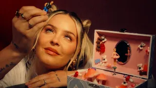 Anne-Marie – NEVER LOVED ANYONE BEFORE (Official Visualiser)