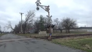 (Wig Wag!)4th St railroad crossing, Marion, Illinois