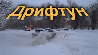 Porsche Cayenne winter drifting