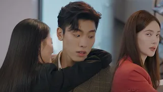 Sly woman hugs and teases Jiaxin, Zhao is jealous and roll ger eyes