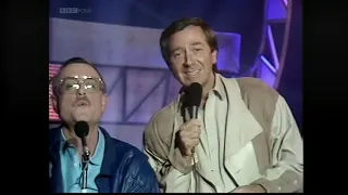 Des O'Connor and Roger Whittaker- the skye boat song (top of the pops)