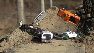 1 /64 Dynamic Diorama - Cars Truck and Police Chase - Crash Compilation Slow Motion 1000 fps #12