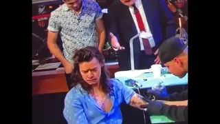 Harry styles crying of pain while getting a tatto 😭#harrystyles #onedirection