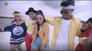 Siti Badriah   Lagi Syantik Official Music Video NAGASWARA @music Full HD