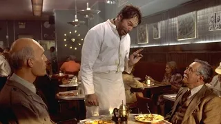 Жук убивает двух аркиллийцев в ресторане | Люди в Черном" (1997)