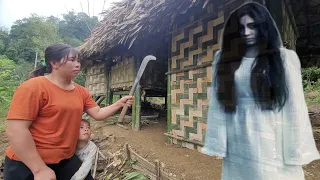 Bamboo House 2024: Single mother's life in danger in the forest - Build a family farm