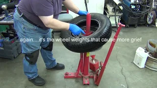 How to use a manual tire changer - Harbor Freight