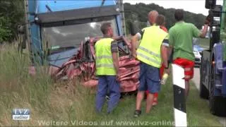 Unfall auf der A14 - Mann rettet sich vor LKW-Aufprall