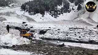 Kashmir| A huge avalanche struck Sarbal area of Sonamarg  this afternoon.